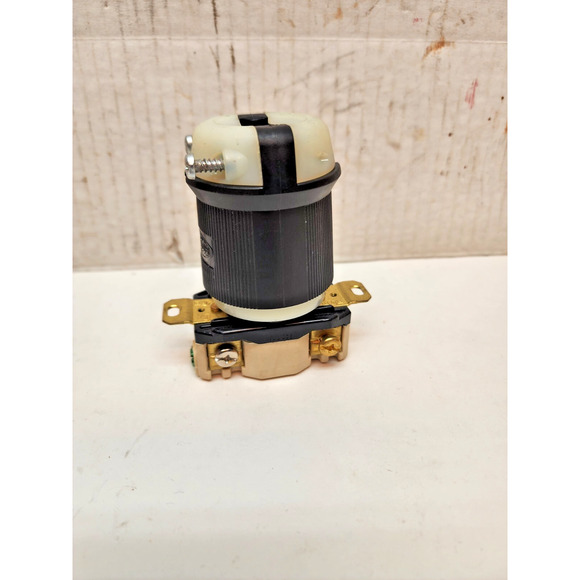 Lot 2 Hubbell HBL2811 & HBL2813 M & F Pair/Set Twist Lock 5 Wire 30A 120/208v - Picture 8 of 9